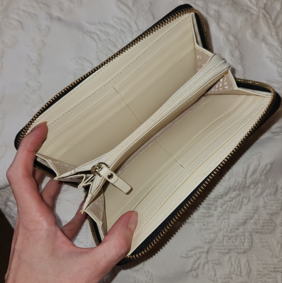 Kate Spade Wallet. Excellent condition. - Picture 3 of 5